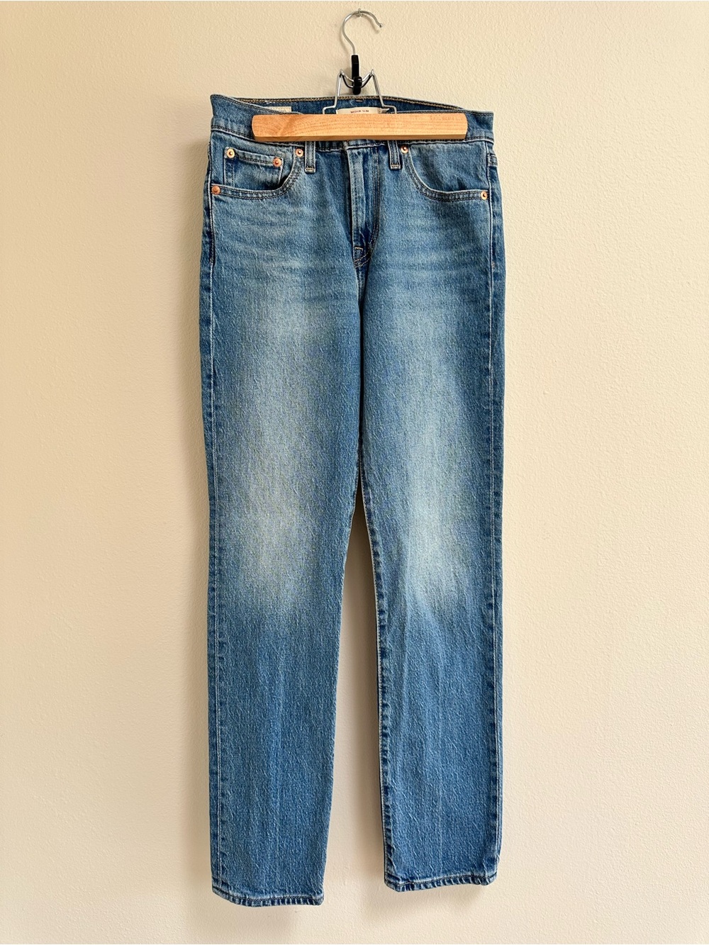 Levi’s Premium Wedgie Slim Jeans Women’s Size 25 Medium Wash High Rise